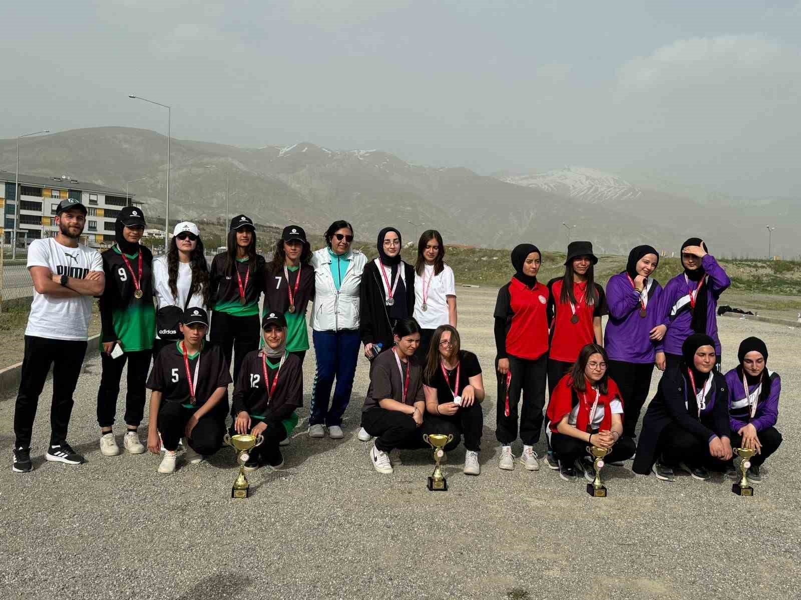 Tercan Anadolu Lisesi kızları boccede Erzincan birincisi oldu