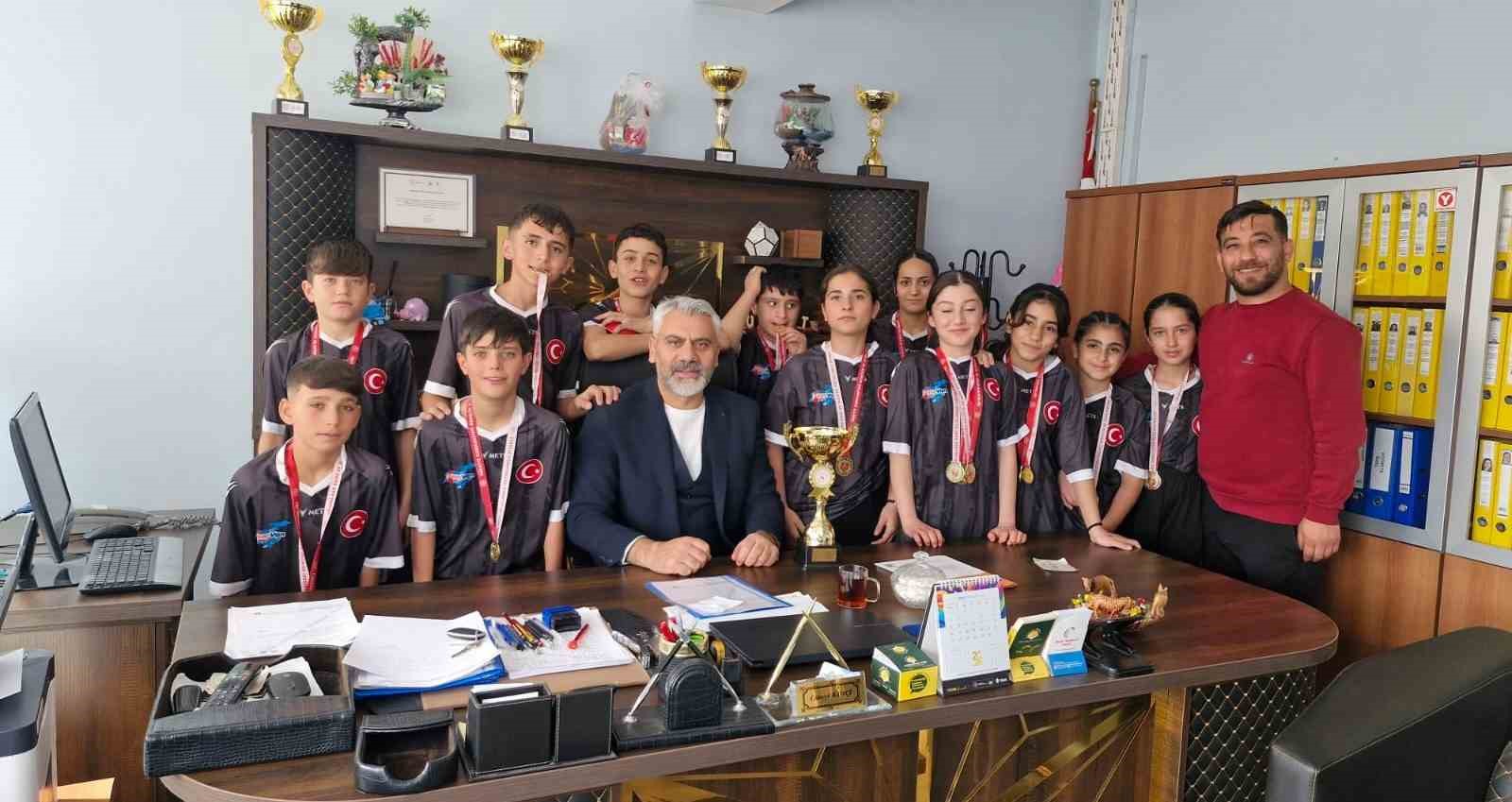 TESKOMB Süphan Ortaokulu’ndan korfbolda şampiyonluk gururu