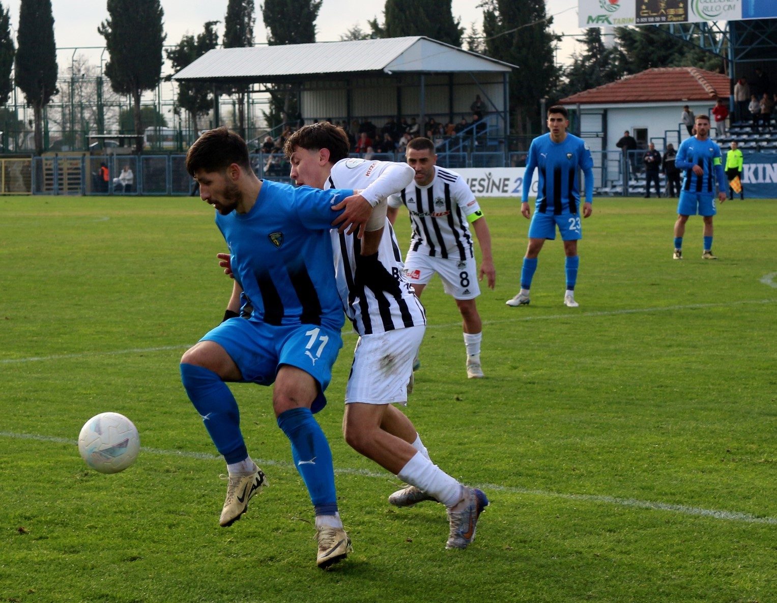 İkinci Lig'de Karacabey Belediyespor ve Aksarayspor, gollerle berabere kaldı.