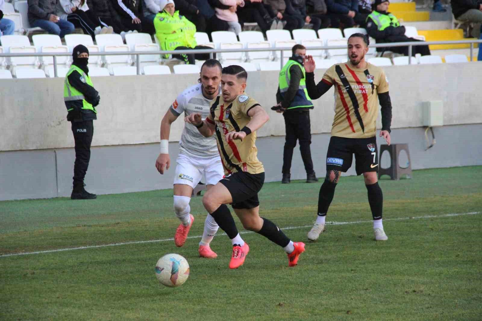 Vanspor FK, Karaman FK'yi Deplasmanda 2-0 Mağlup Etti