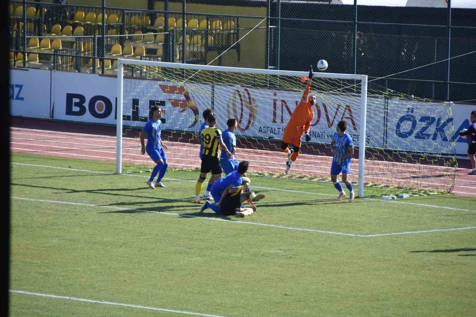 Aliağa'da Futbol Şöleni: Aliağaspor ve Alanya 1221 Berabere Kaldı