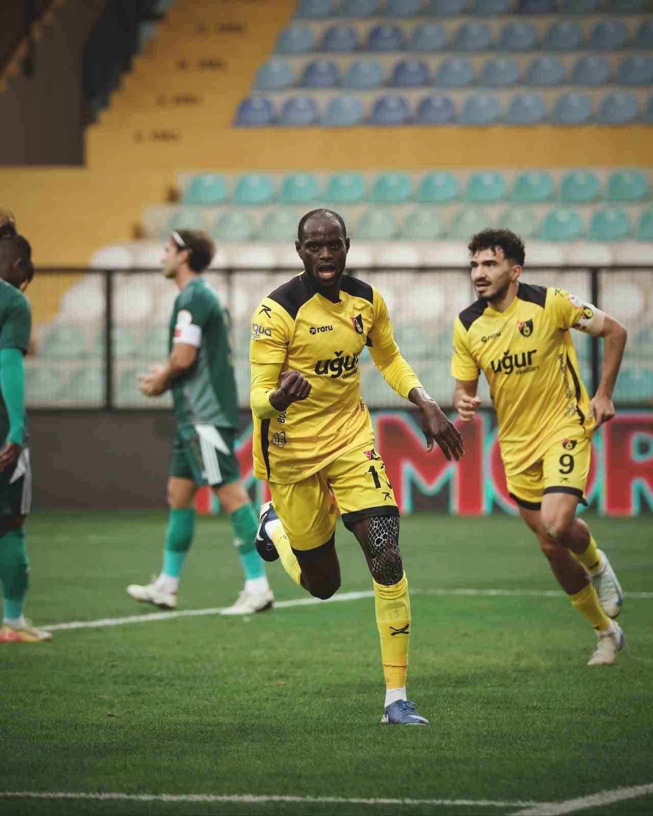 İstanbulspor, Esenler Erokspor'u Dört Golle Tarumar Etti
