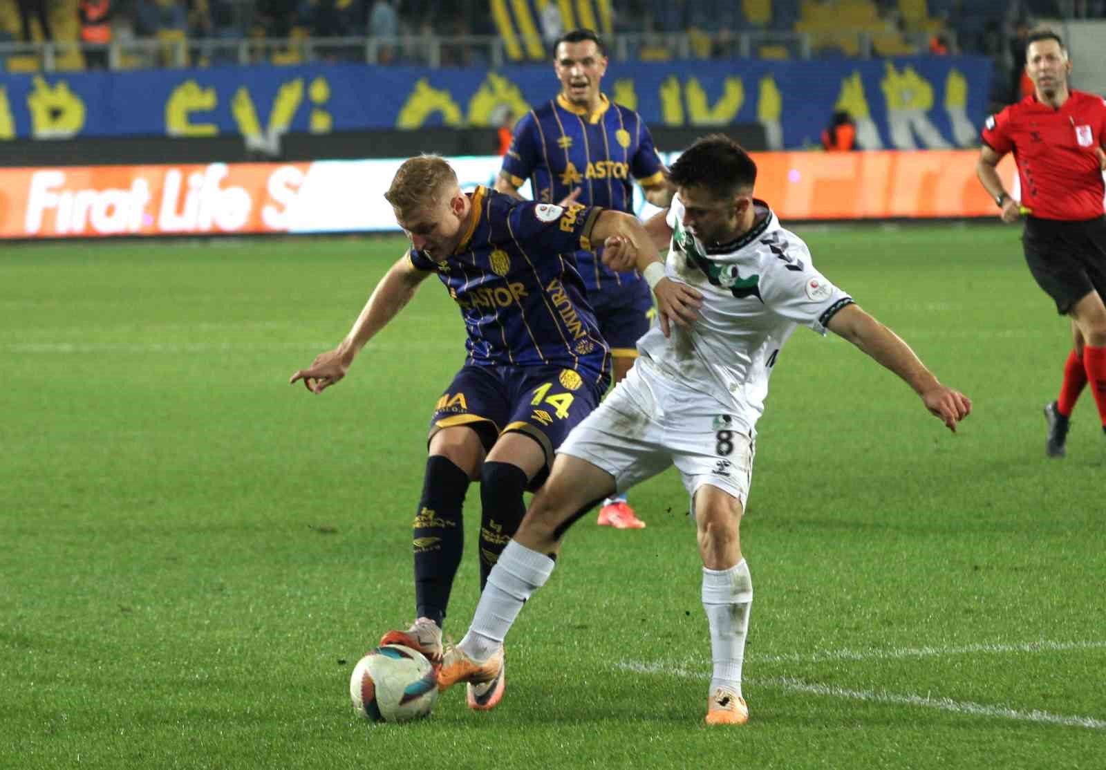 Ankaragücü, Sakaryaspor'u Devirerek Play-Off Yarışında Canlandı