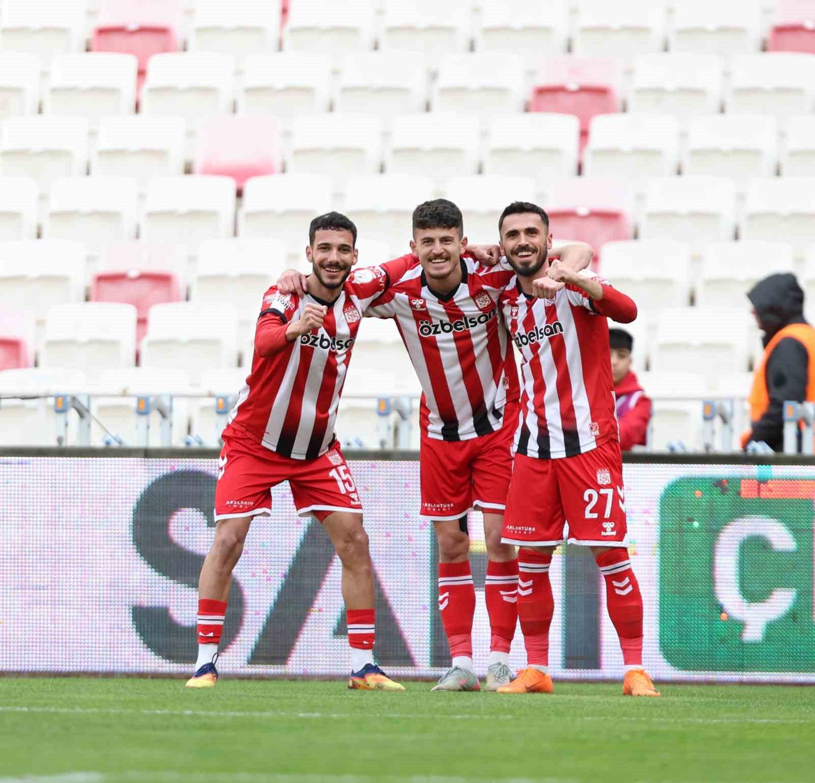 Trendyol 1. Lig: Özbelsan Sivasspor: 4 - Sakaryaspor: 1