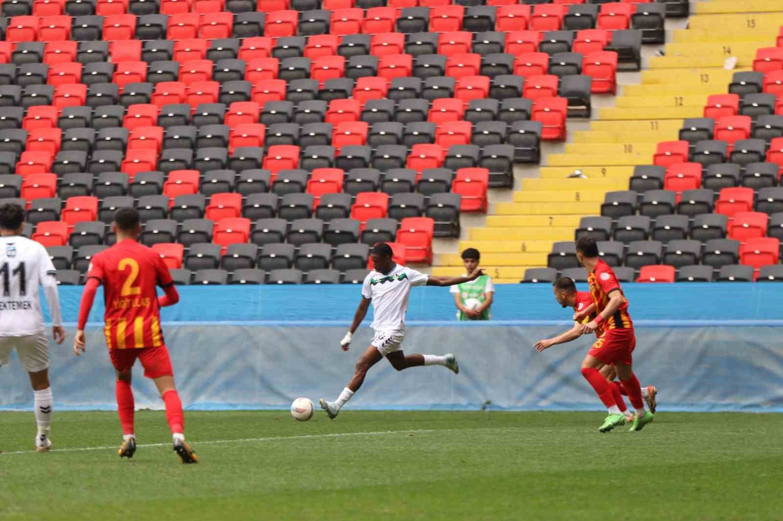Sakaryaspor, Yeni Malatyaspor'u Deplasmanda Devrildi