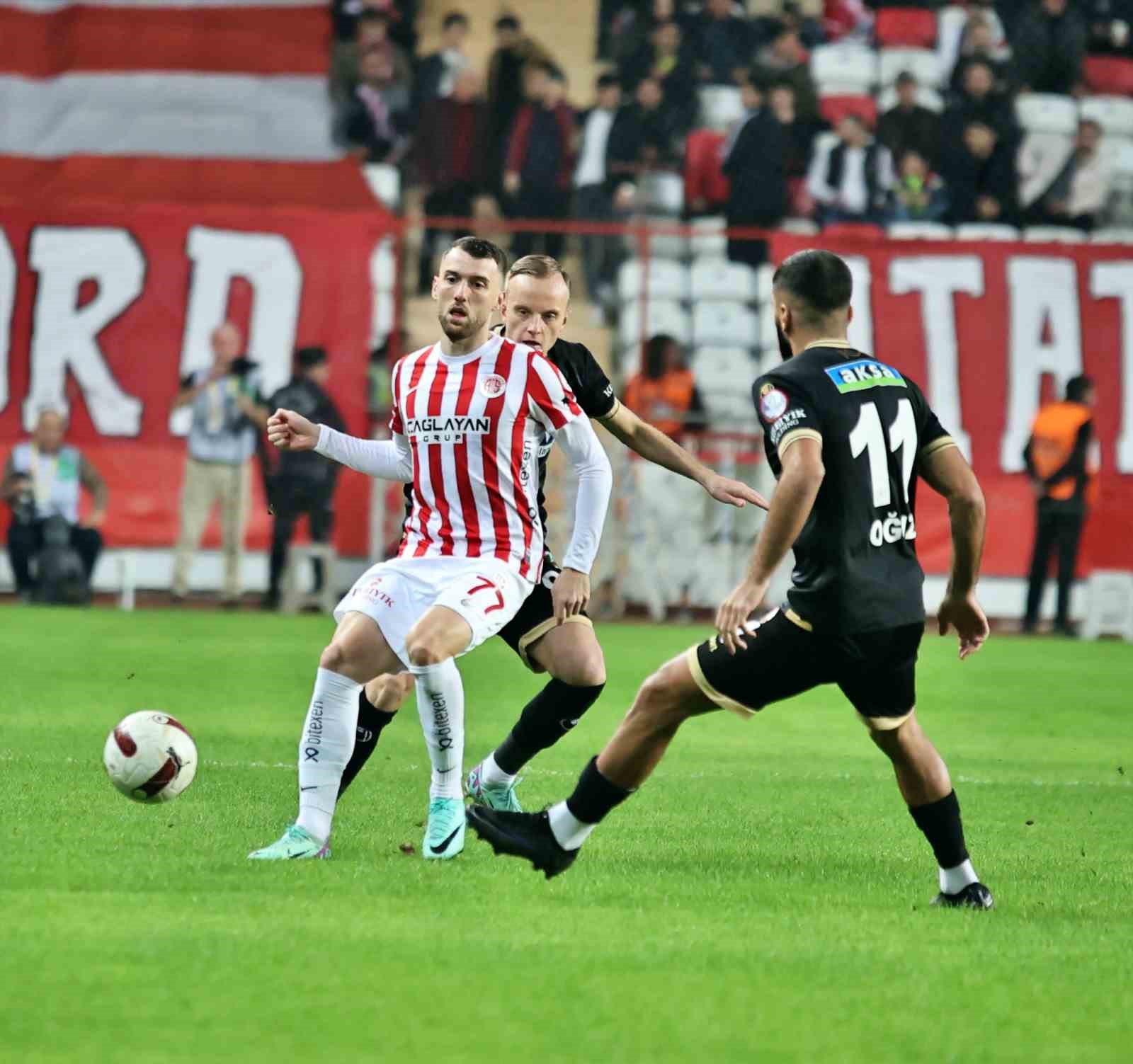 Trendyol Süper Lig: Antalyaspor: 0 – Corendon Alanyaspor: 0 (İlk yarı)