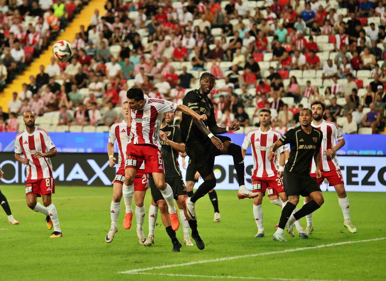 Trendyol Süper Lig: Antalyaspor: 0 - Kayserispor: 0 (İlk yarı)