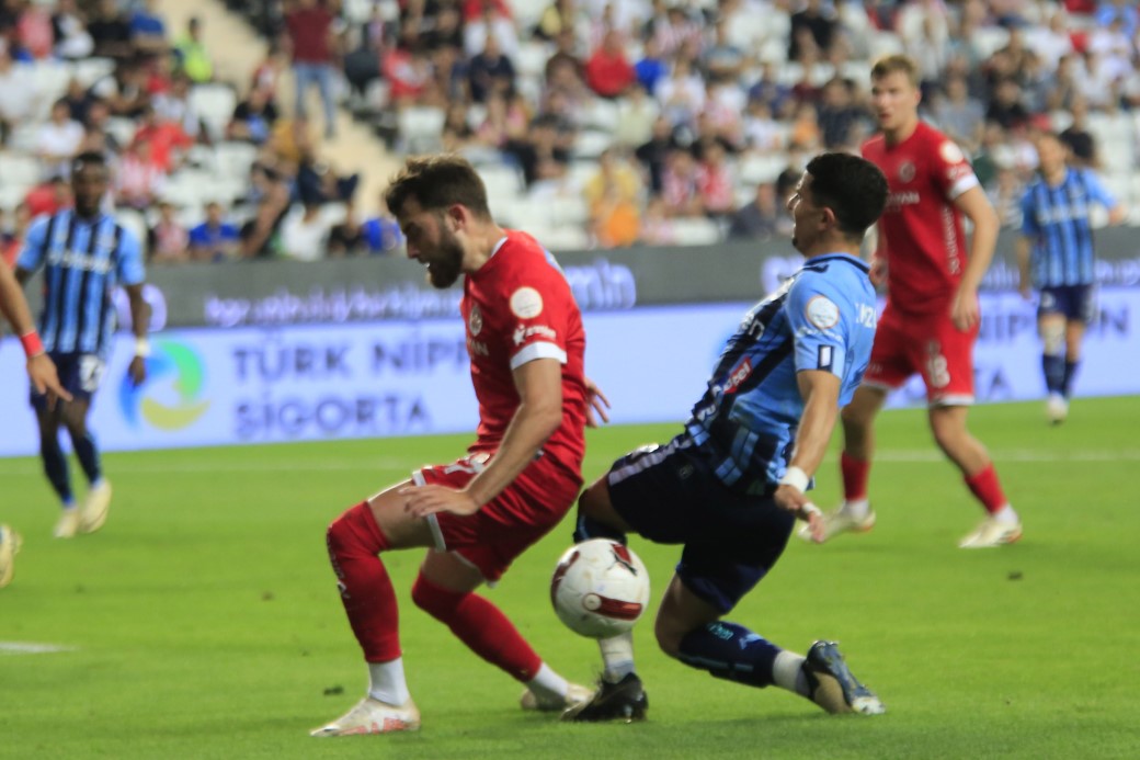 Akdeniz Derbisi’nde Antalyaspor Adana Demirspor’u Devirdi