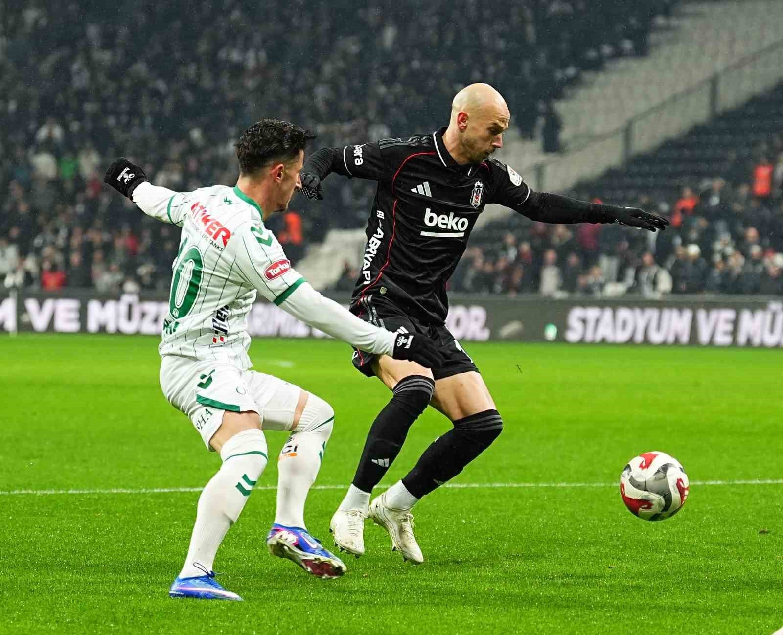 Trendyol Süper Lig: Beşiktaş: 1 - Konyaspor: 1 (İlk yarı)