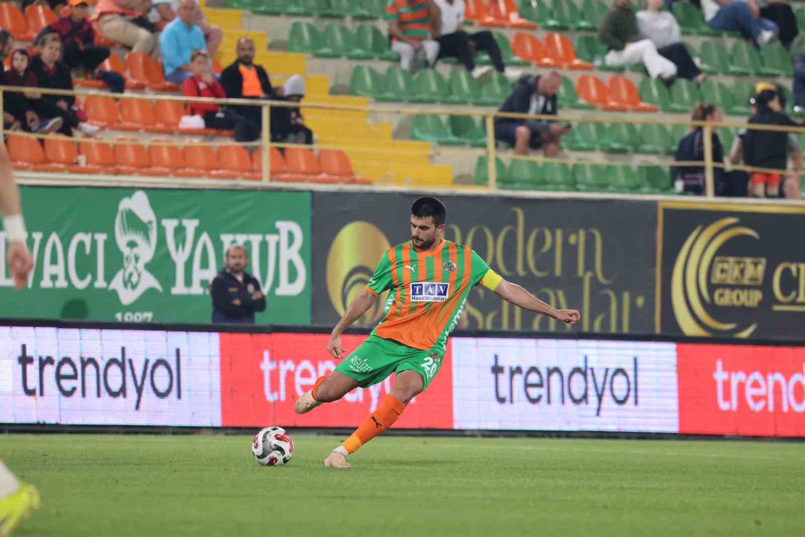 Trendyol Süper Lig: Corendon Alanyaspor: 2 – Kayserispor: 1 (İlk yarı)