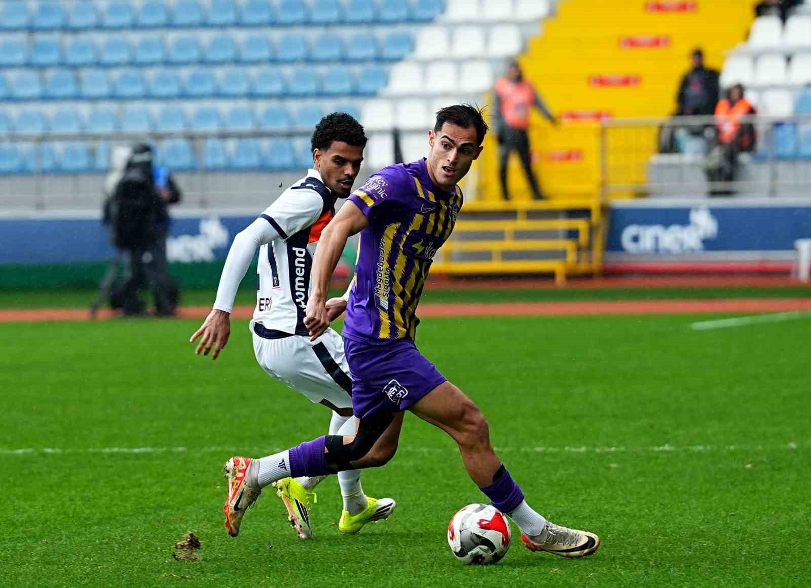 Trendyol Süper Lig: Eyüpspor: 0 - Başakşehir: 1 (Maç devam ediyor)