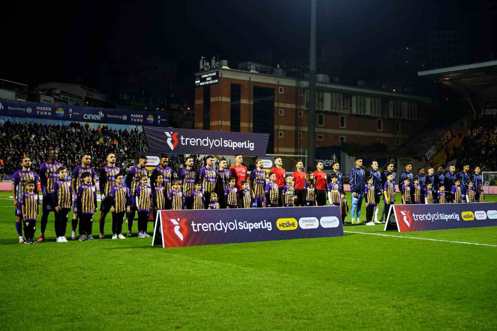 Fenerbahçe, Eyüpspor Deplasmanında Zorlanıyor