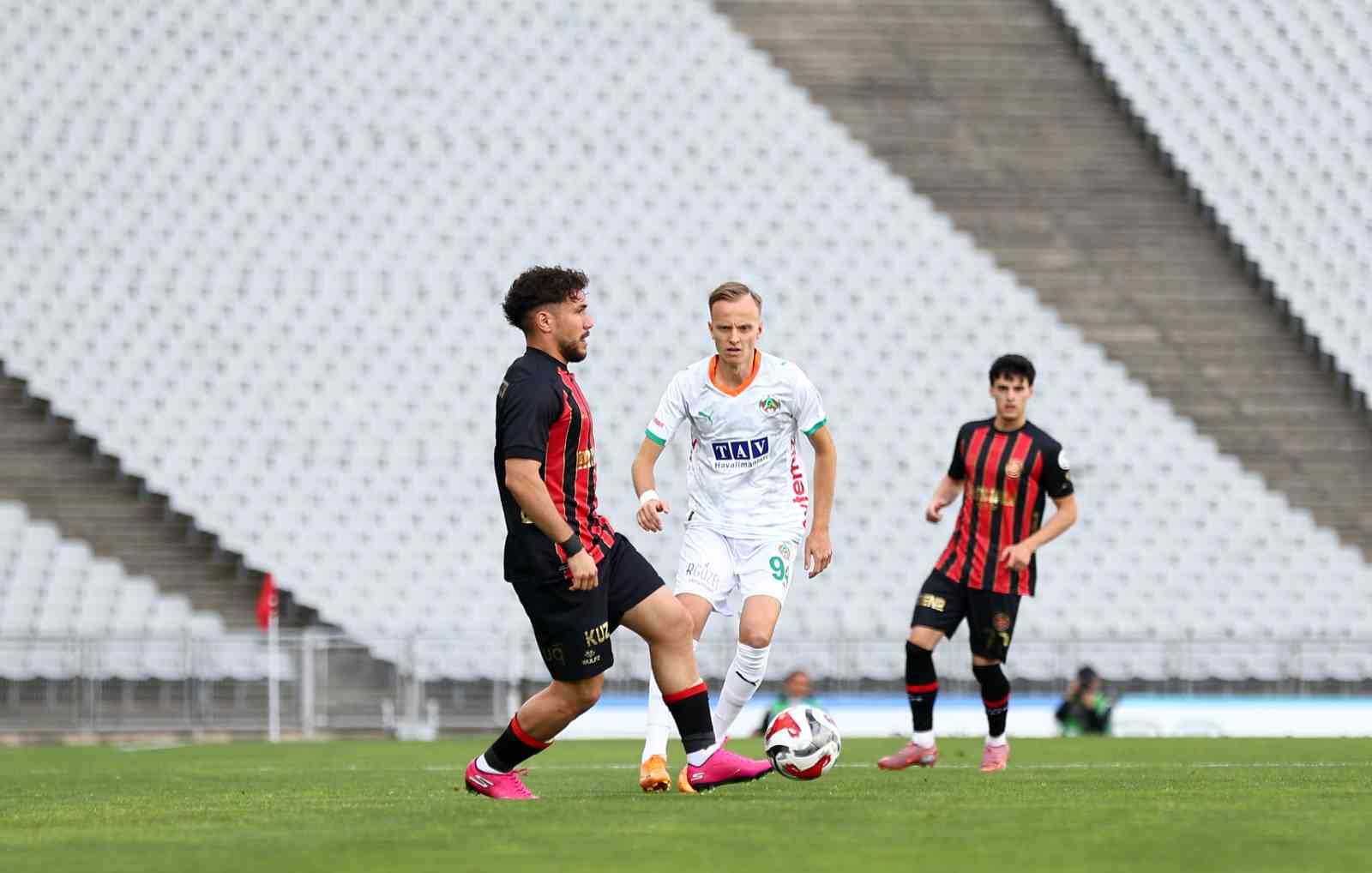 Trendyol Süper Lig: Fatih Karagümrük: 0 – Corendon Alanyaspor: 0 (Maç devam ediyor)