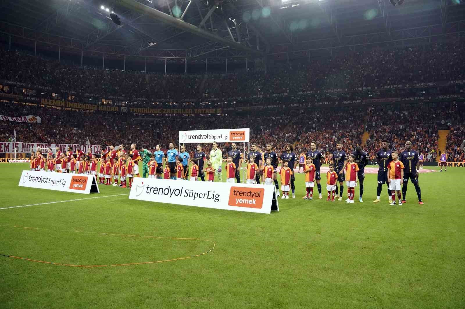 Trendyol Süper Lig: Galatasaray: 0 – Kasımpaşa: 0 (Maç devam ediyor)