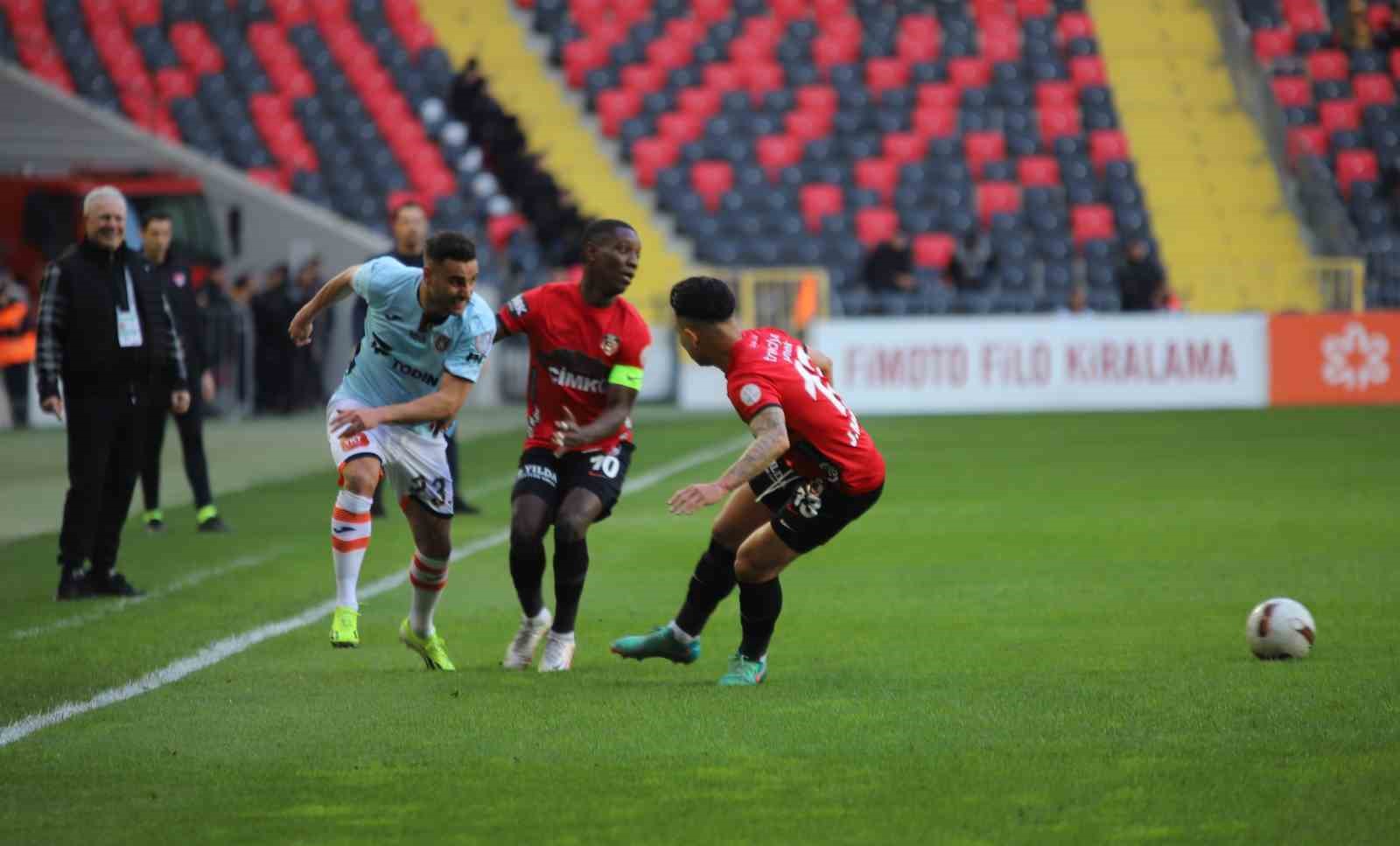 Trendyol Süper Lig: Gaziantep FK: 0 – Başakşehir: 0 (İlk yarı)