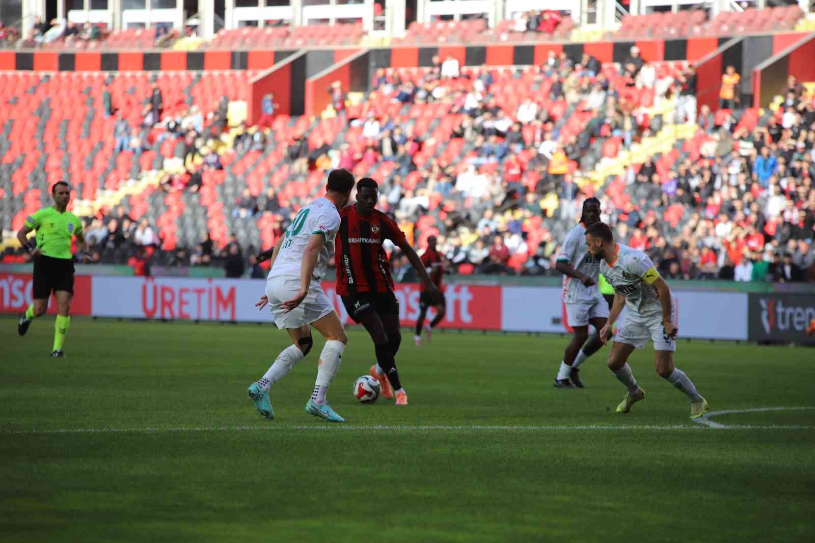 Trendyol Süper Lig: Gaziantep FK: 0 – Corendon Alanyaspor: 0 (Maç devam ediyor)