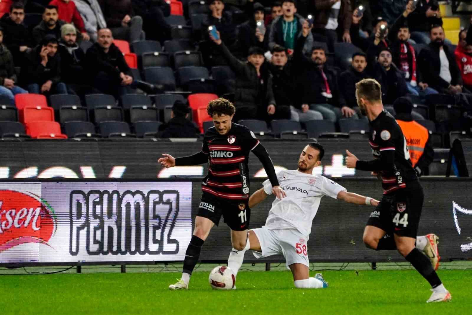Trendyol Süper Lig: Gaziantep FK: 1 – Pendikspor: 0 (İlk yarı)
