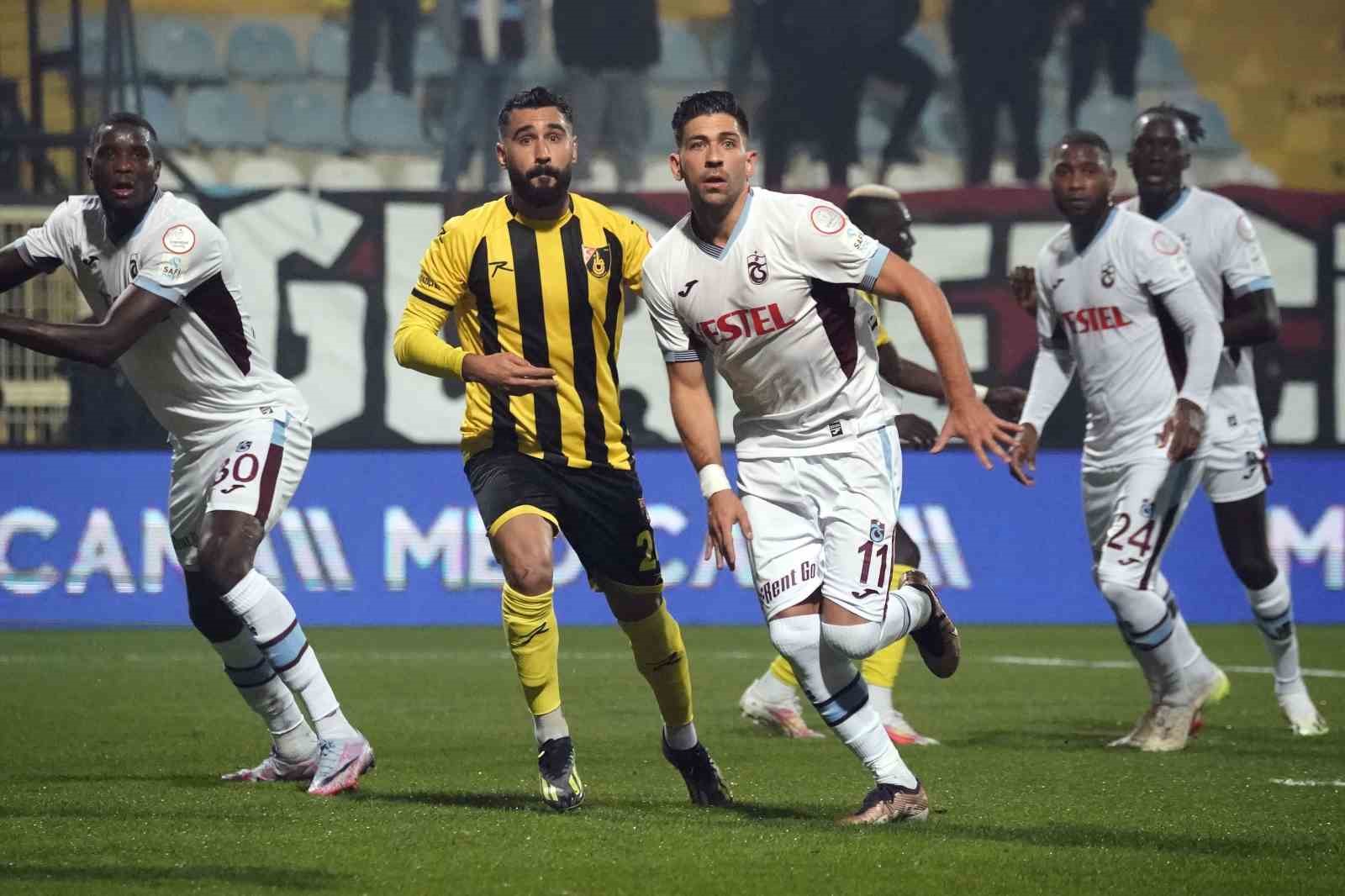 Trendyol Süper Lig: İstanbulspor: 1 – Trabzonspor: 1 (İlk yarı)