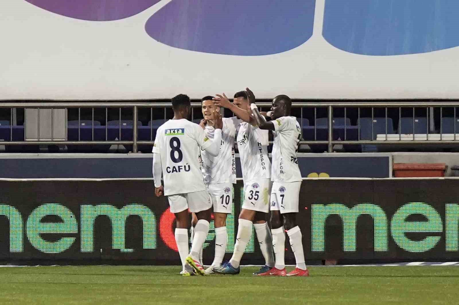 Trendyol Süper Lig: Kasımpaşa: 1 - Trabzonspor: 0 (İlk yarı)