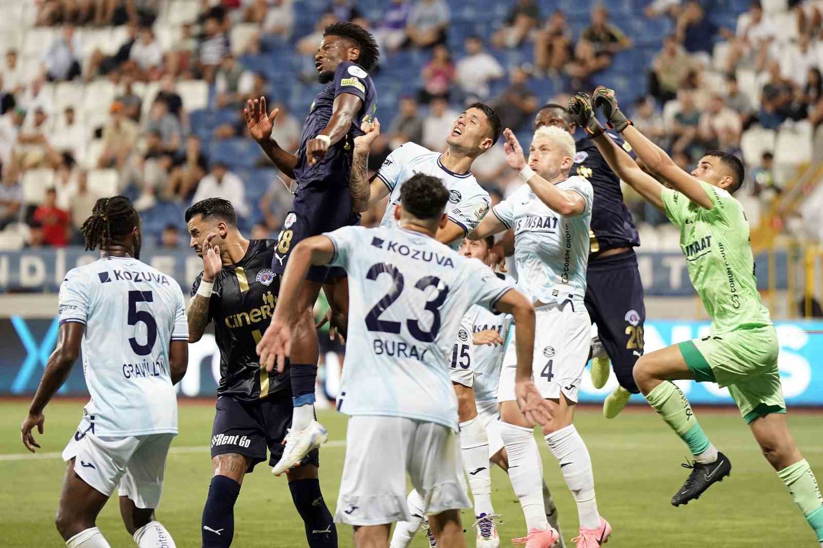 Kasımpaşa ve Adana Demirspor, golsüz bir beraberlikle puanları paylaştı.