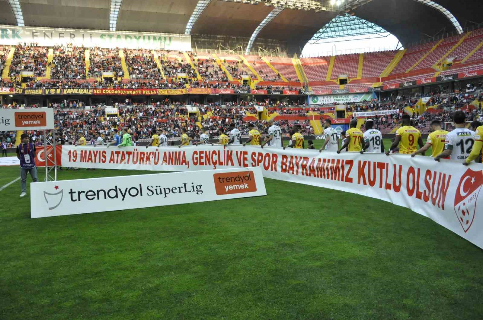 Süper Lig Heyecanı: Kayserispor ve Konyaspor Beraberliğe Takıldı