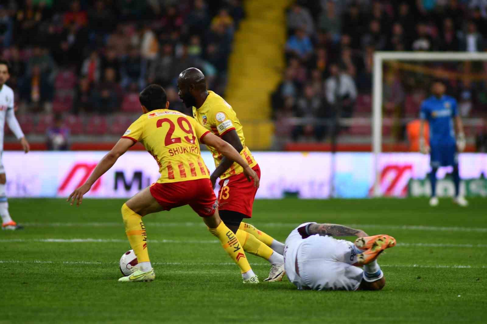 Trendyol Süper Lig: Kayserispor: 0 – Trabzonspor: 1 (İlk yarı)