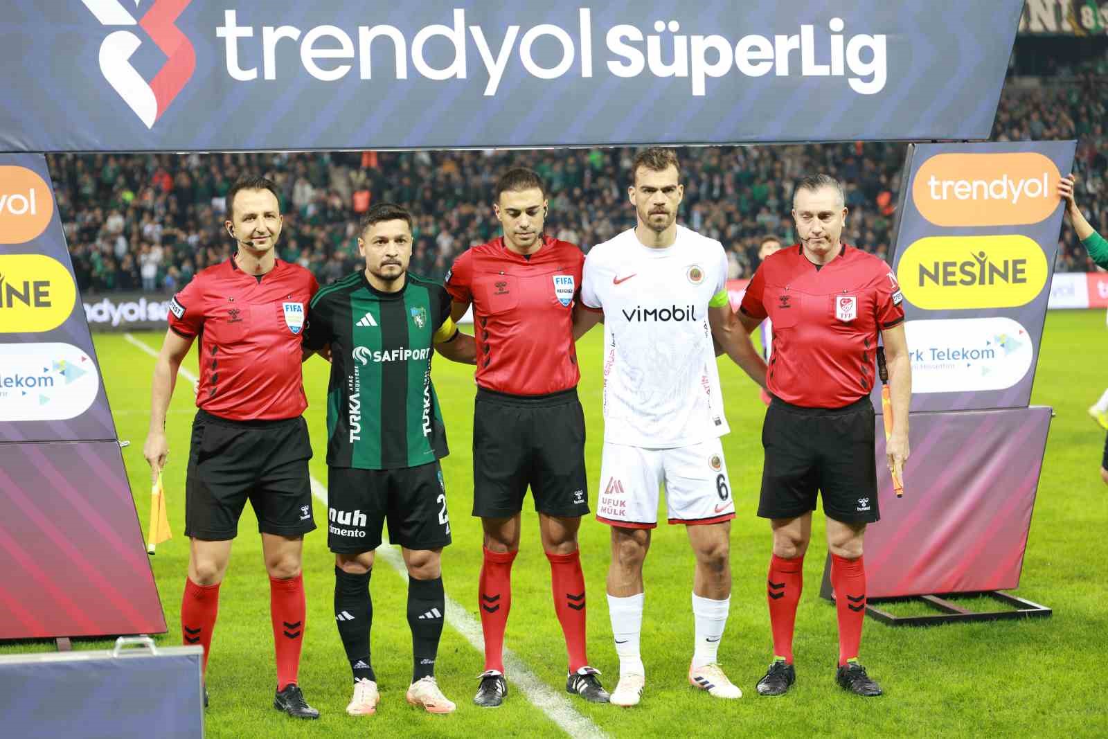 Trendyol Süper Lig: Kocaelispor: 0 – Gençlerbirliği: 0 (Maç devam ediyor)