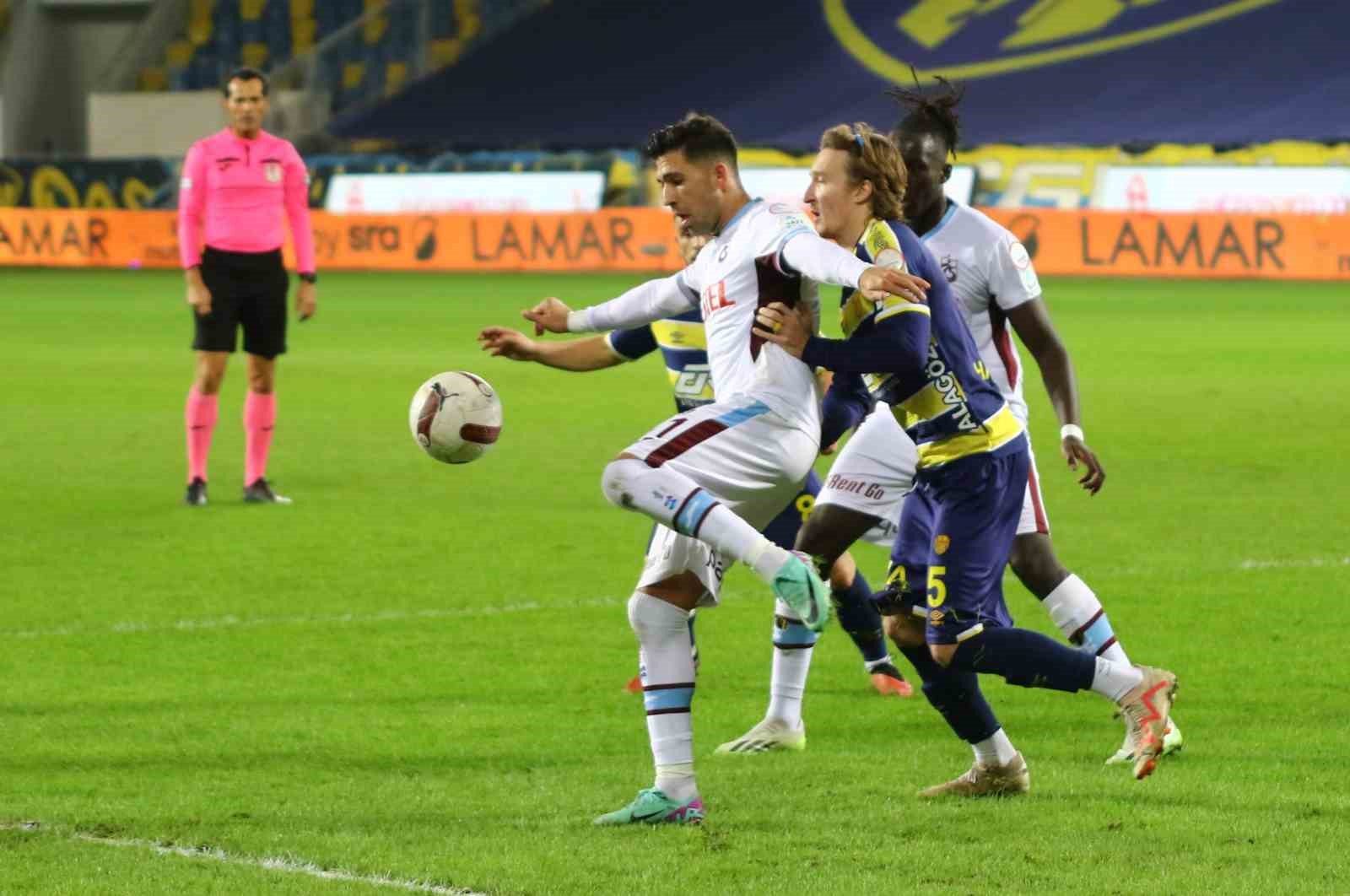 Trendyol Süper Lig: MKE Ankaragücü: 0  - Trabzonspor: 1 (İlk yarı)