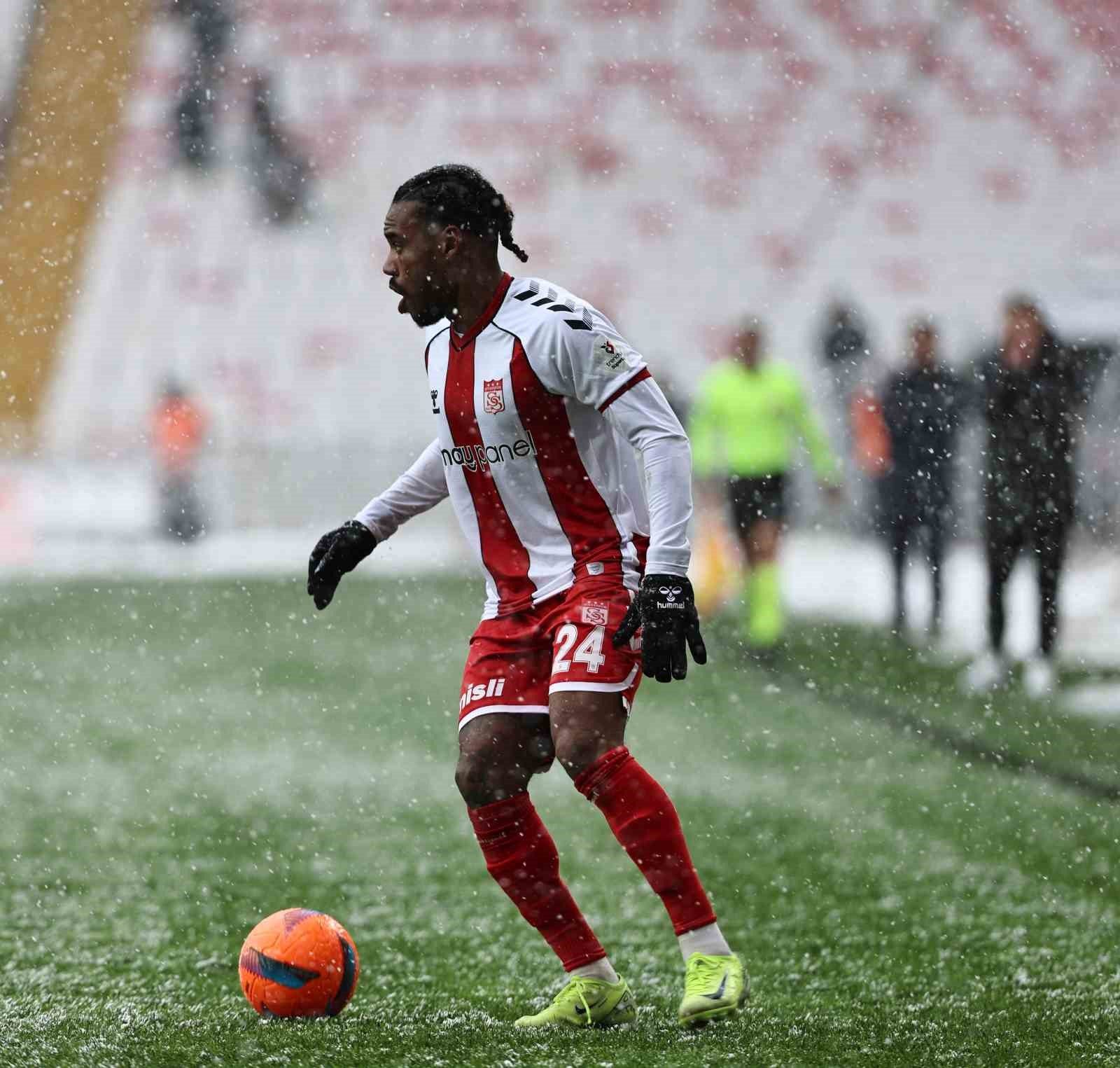 Süper Lig'de NG Sivasspor ve Kasımpaşa golsüz berabere kaldı.