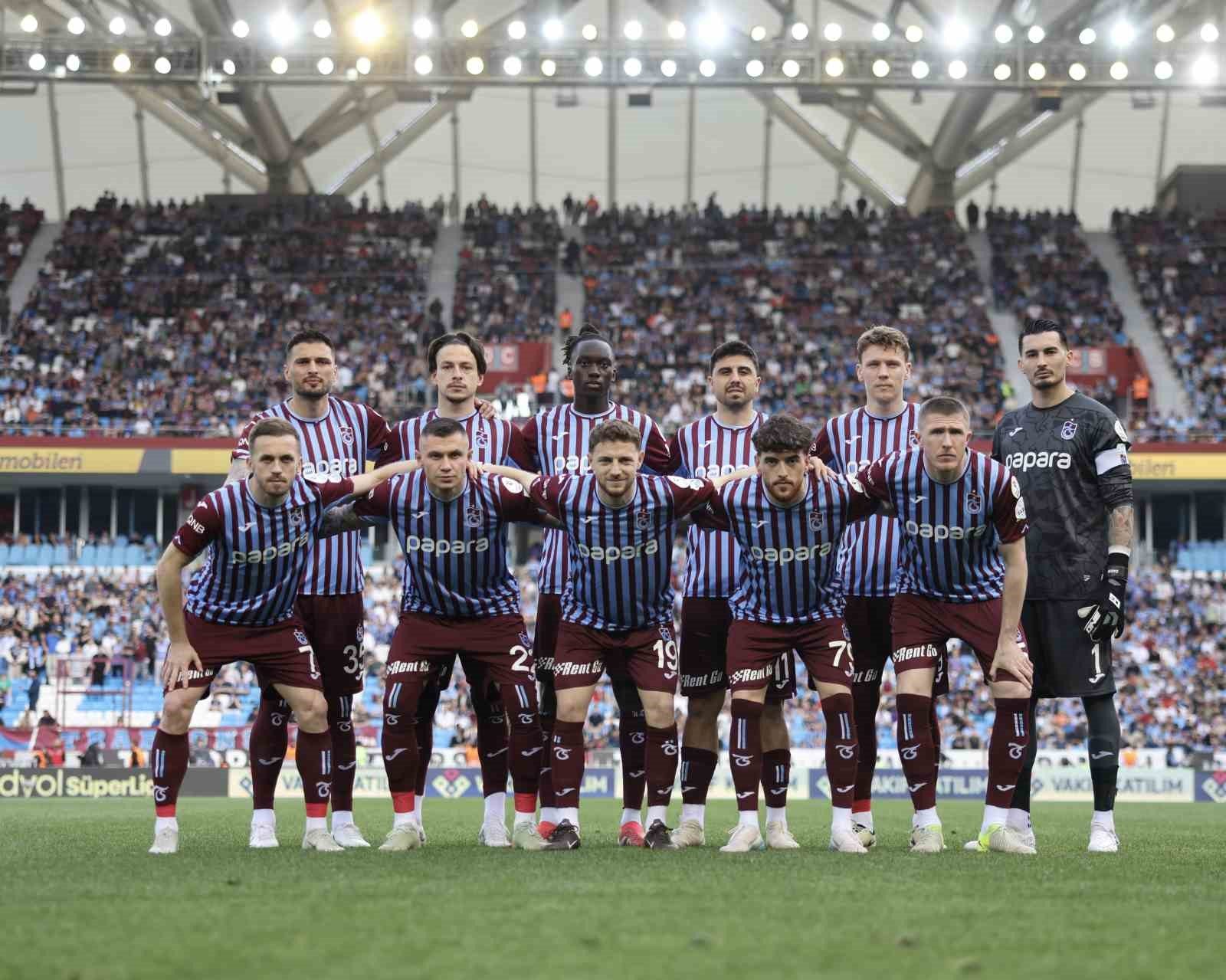 Trendyol Süper Lig: Trabzonspor: 1 - Göztepe: 1  (İlk yarı)