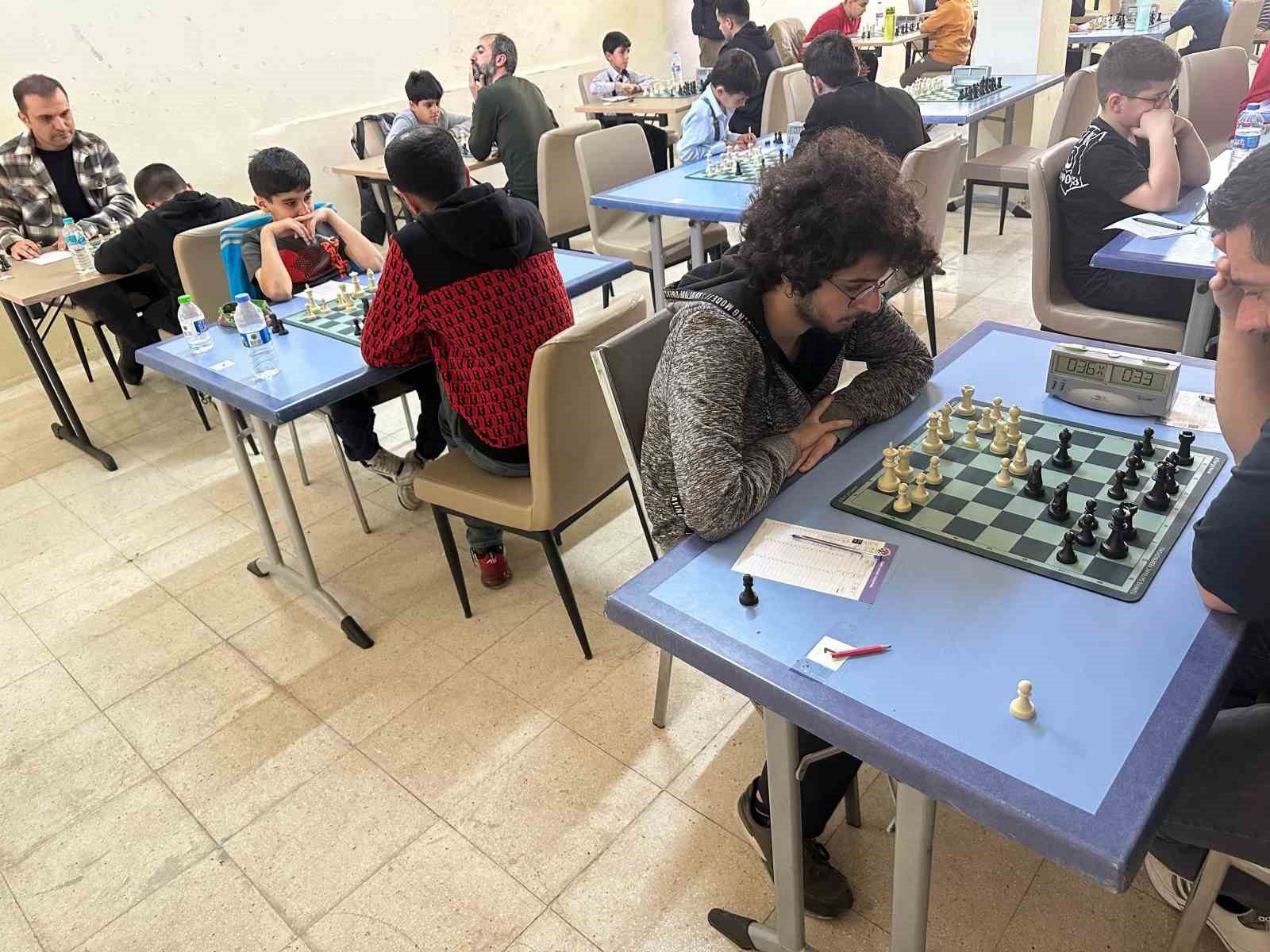 Tunceli’de, Tıp Bayramı dolayısıyla satranç turnuvası düzenlendi
