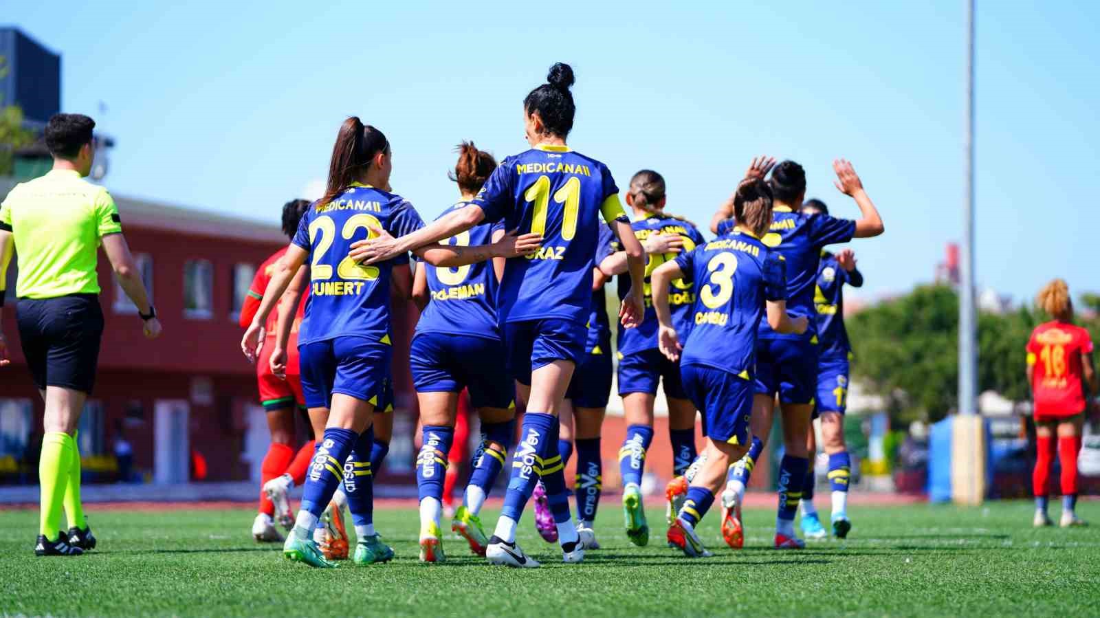 Turkcell Kadın Futbol Süper Ligi: Fenerbahçe: 5 – Amed Sportif Faaliyetler: 0