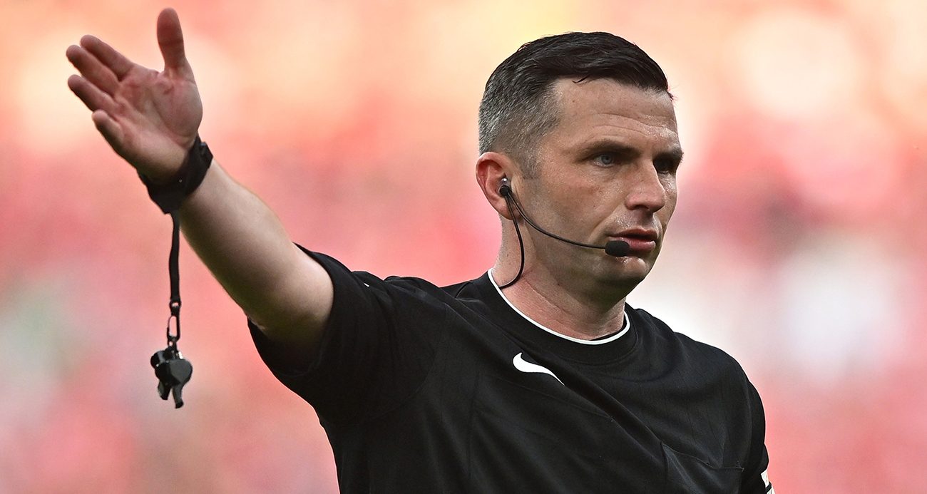 Türkiye - İspanya maçının hakemi Michael Oliver oldu