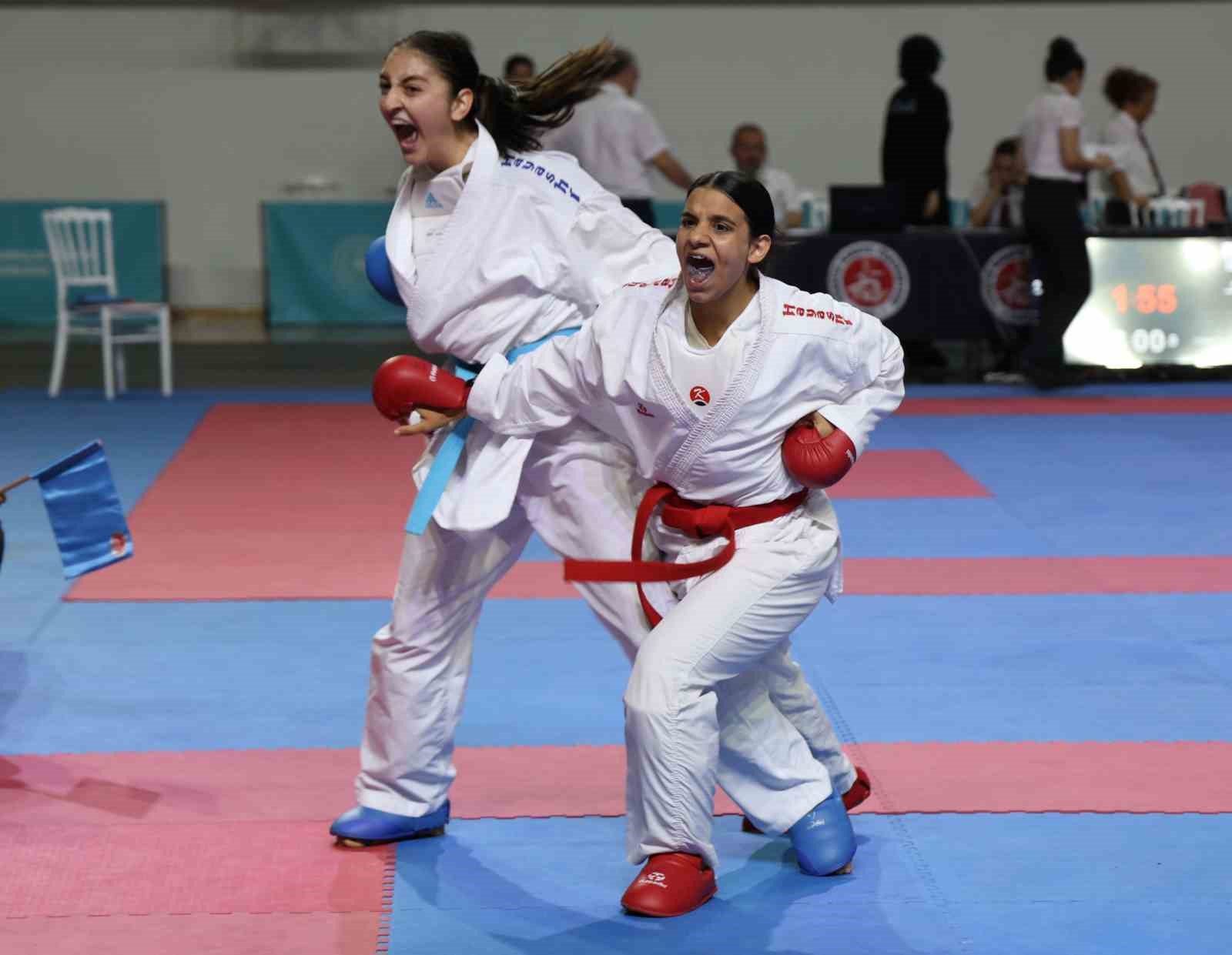 Sivas'ta Karate Şampiyonası Heyecanı Başladı