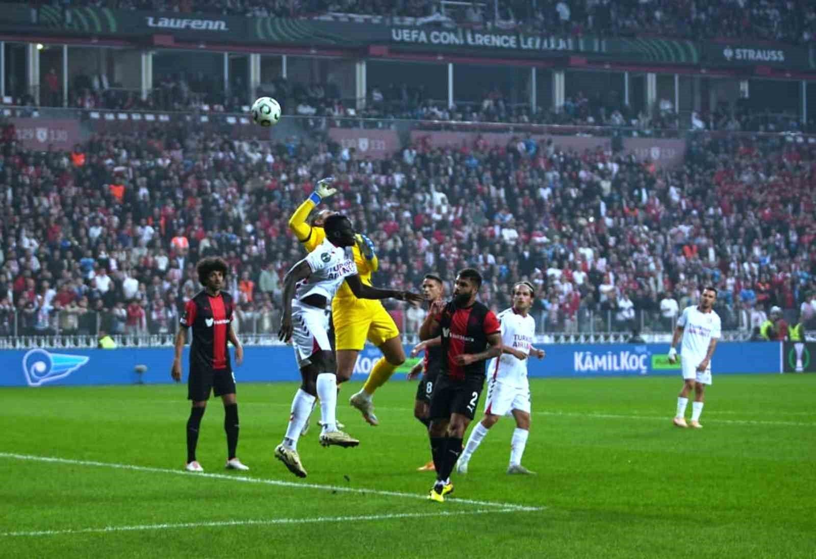 UEFA Konferans Ligi: Samsunspor: 0 - Hamrun: 0 (Maç devam ediyor)