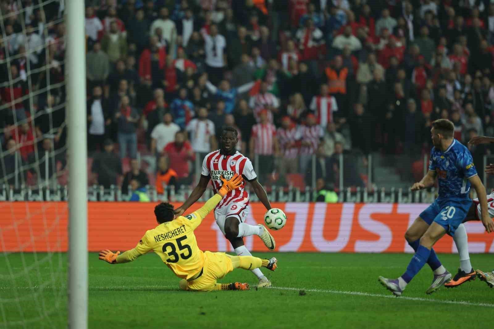 UEFA Konferans Ligi: Samsunspor: 2 - Dinamo Kiev: 0 (İlk yarı)