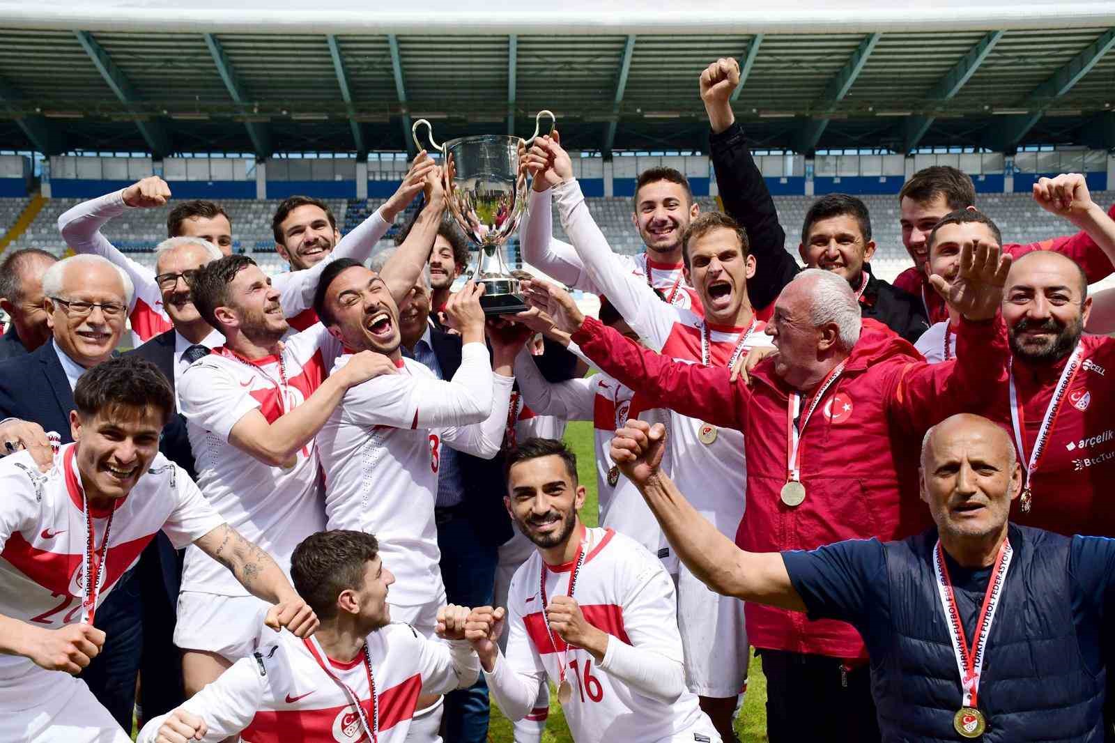 İstanbul, UEFA Regions Cup’ta tacı taktı