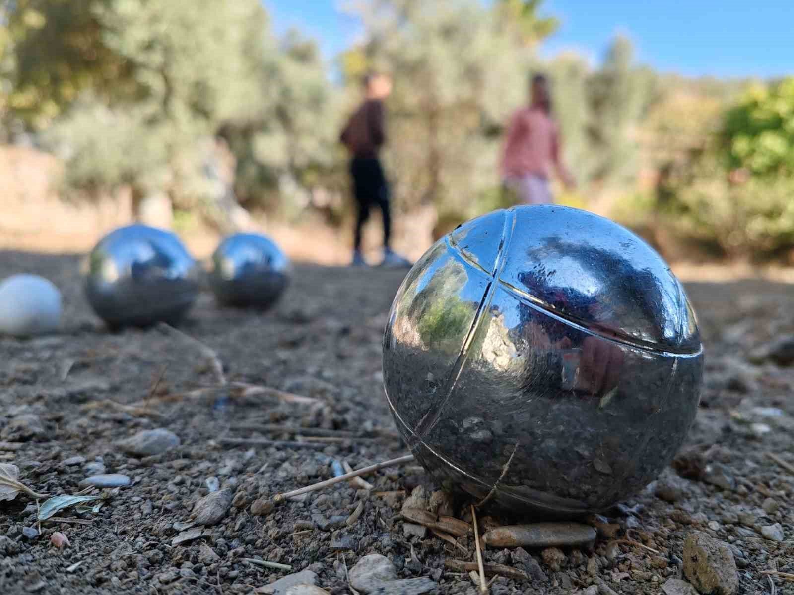 Ula'nın Kırsalında Bocce Tutkusu