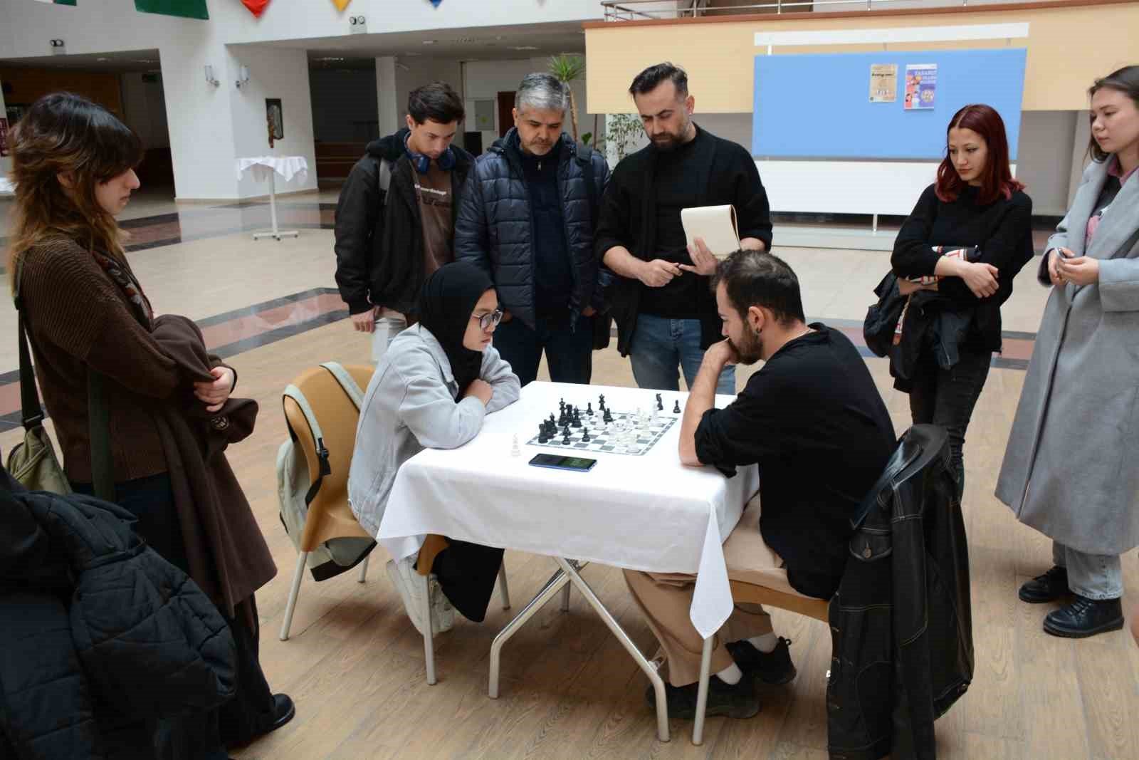 Yabancı Diller Kulübü’nün düzenlediği satranç turnuvası sona erdi
