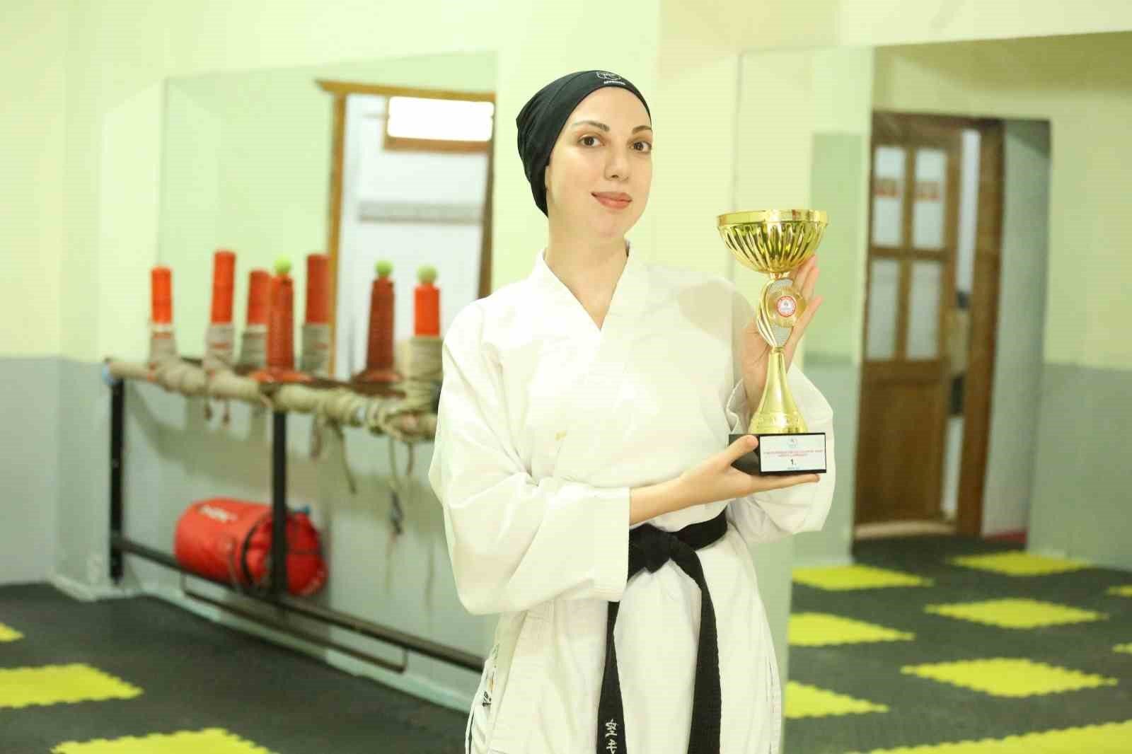 Yalova'nın Karatede Kadın Eli