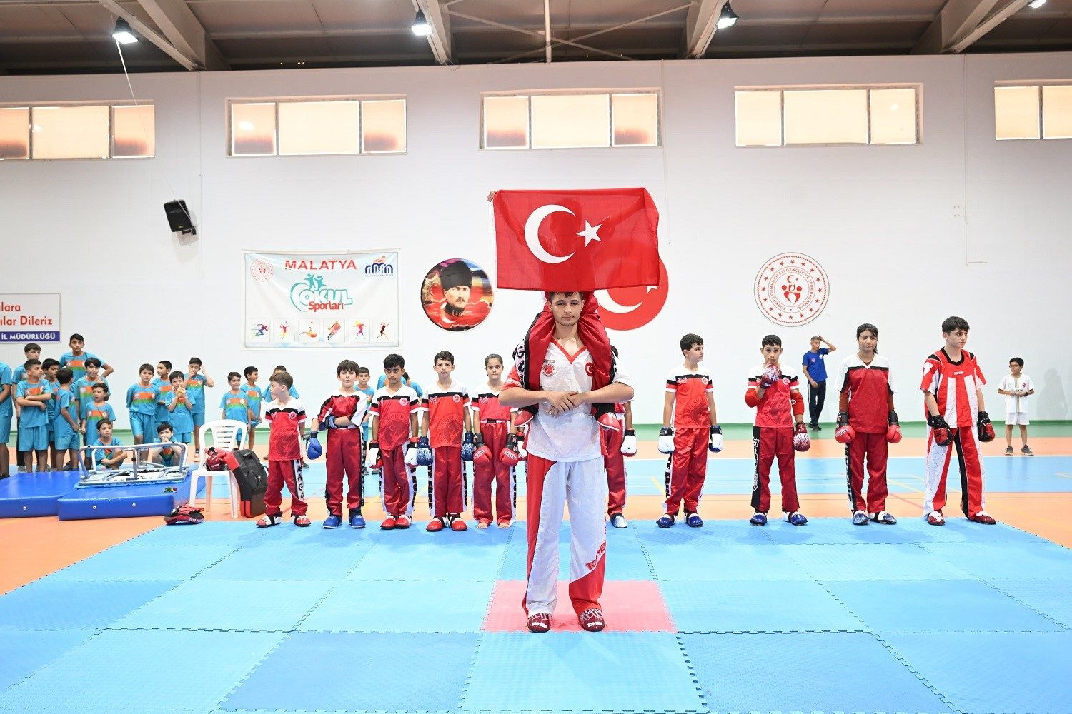 Yeşilyurt'ta Yaz Spor Okulları'nda Binlerce Genç Sporla Buluştu