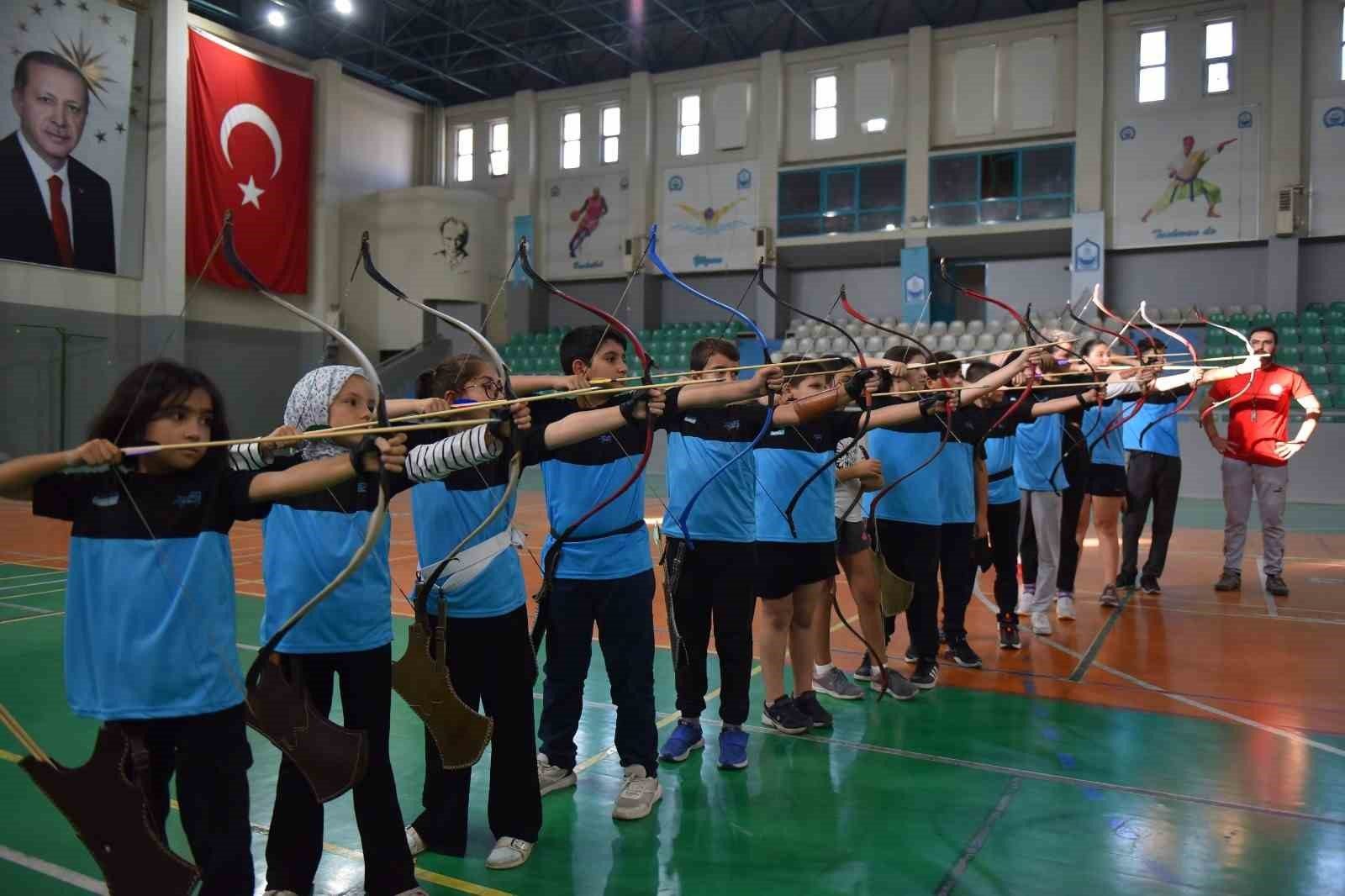 Yıldırım'ın Minik Okçuları Hedefi 12'den Vuruyor