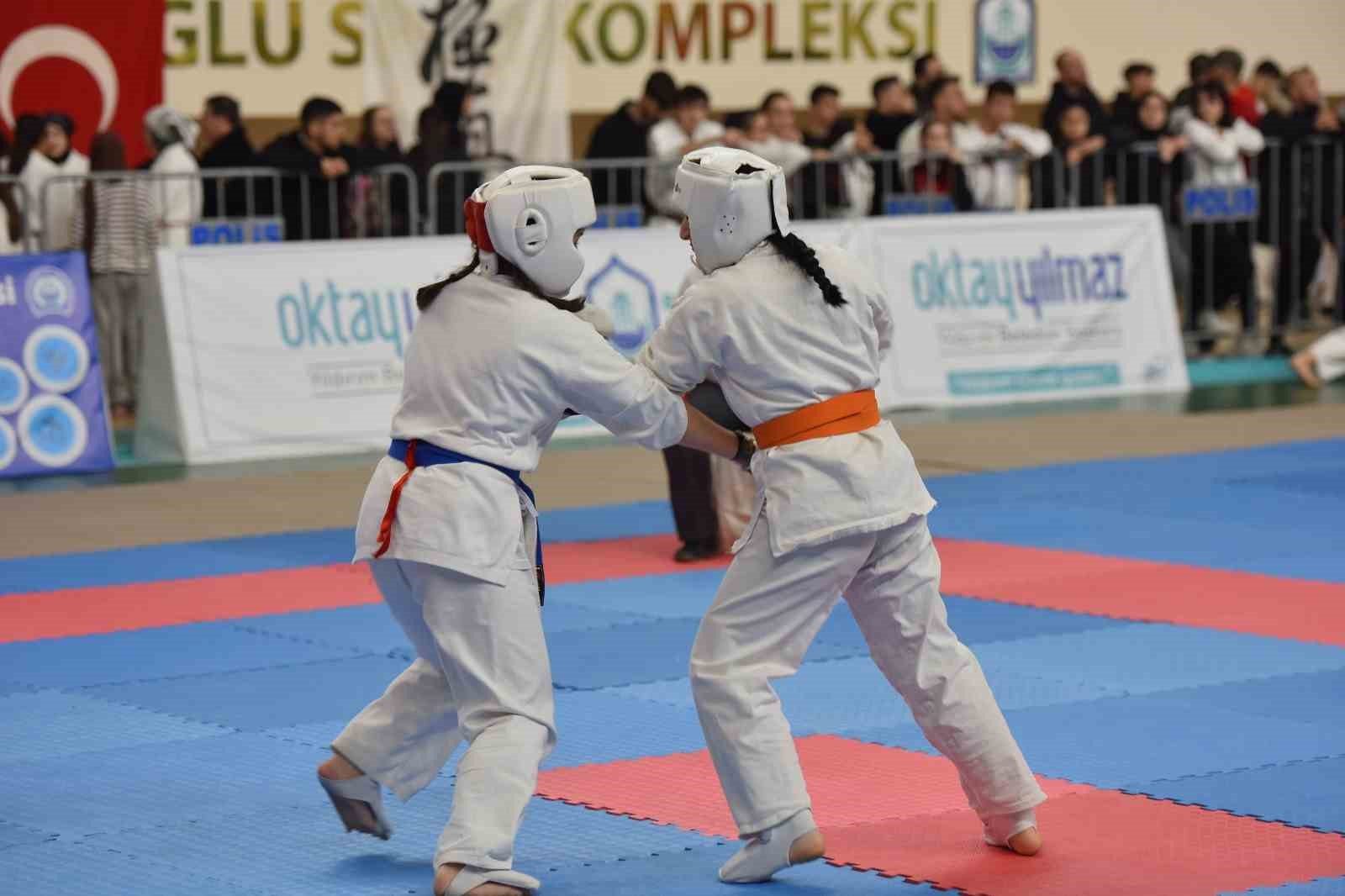 Yıldırım'da Karate Tutkunları Kasırga Gibi Esti