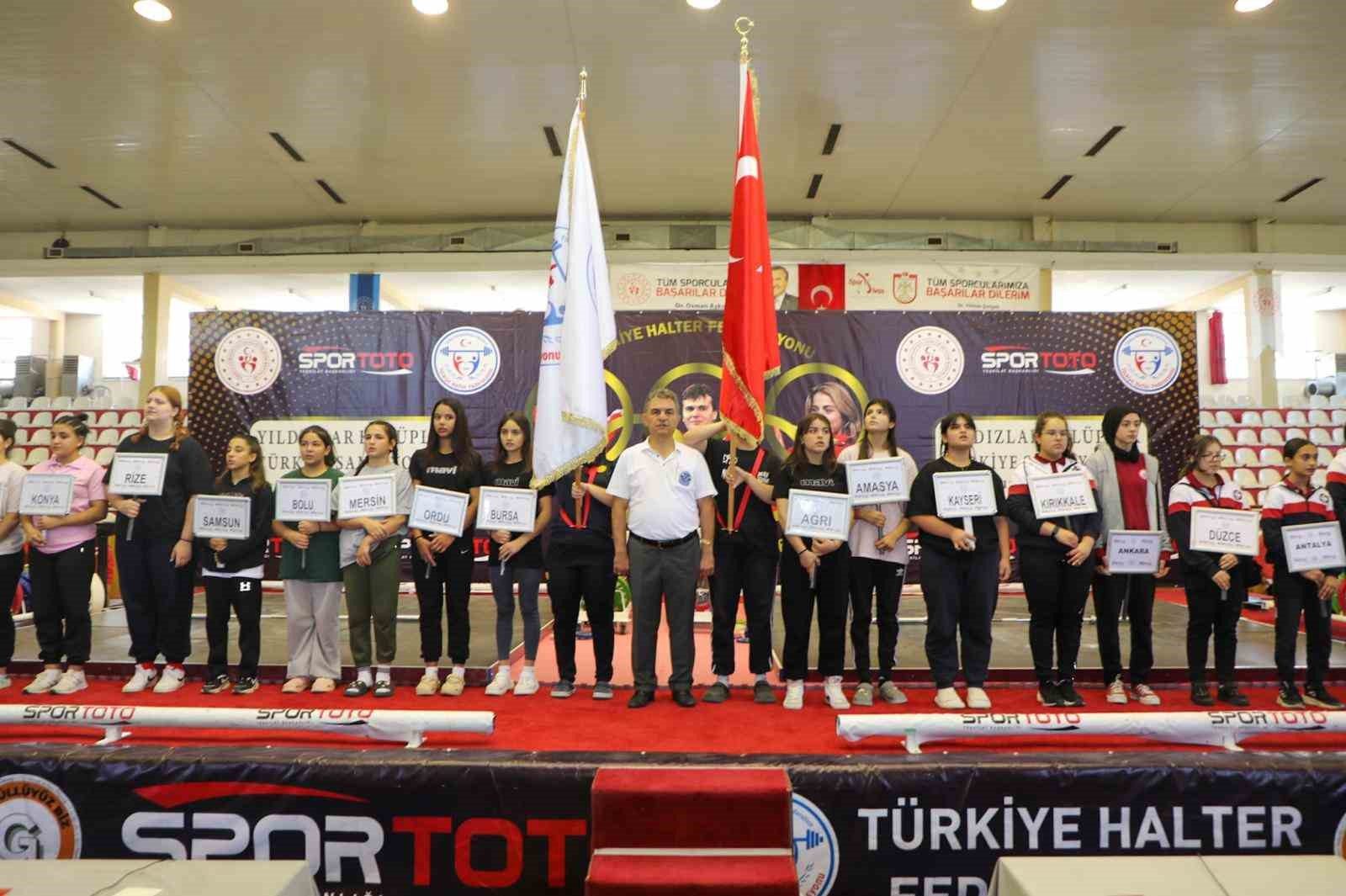 Halterde Şampiyonlar Sahnede