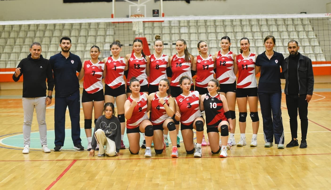 Yunusemre’nin sultanlarından yeni sezonun ilk galibiyeti