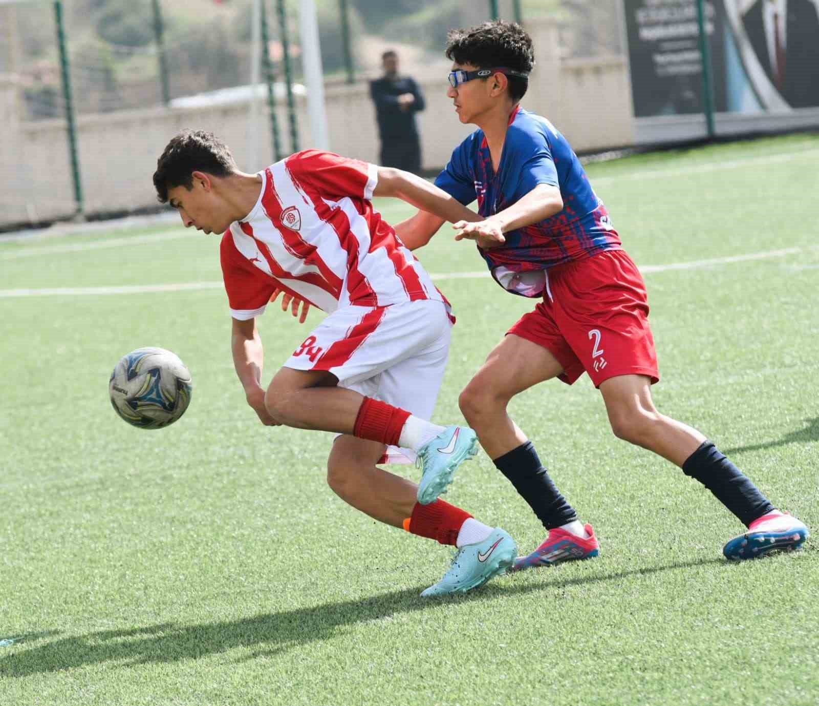 Yunusemre’nin U16’ları Türkiye Şampiyonası’na katılmaya hak kazandı