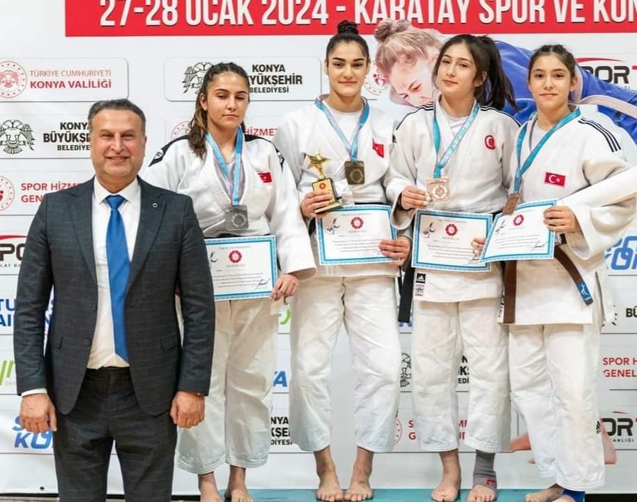 Yunusemre’nin ümitleri Konya’dan üç madalya ile döndü