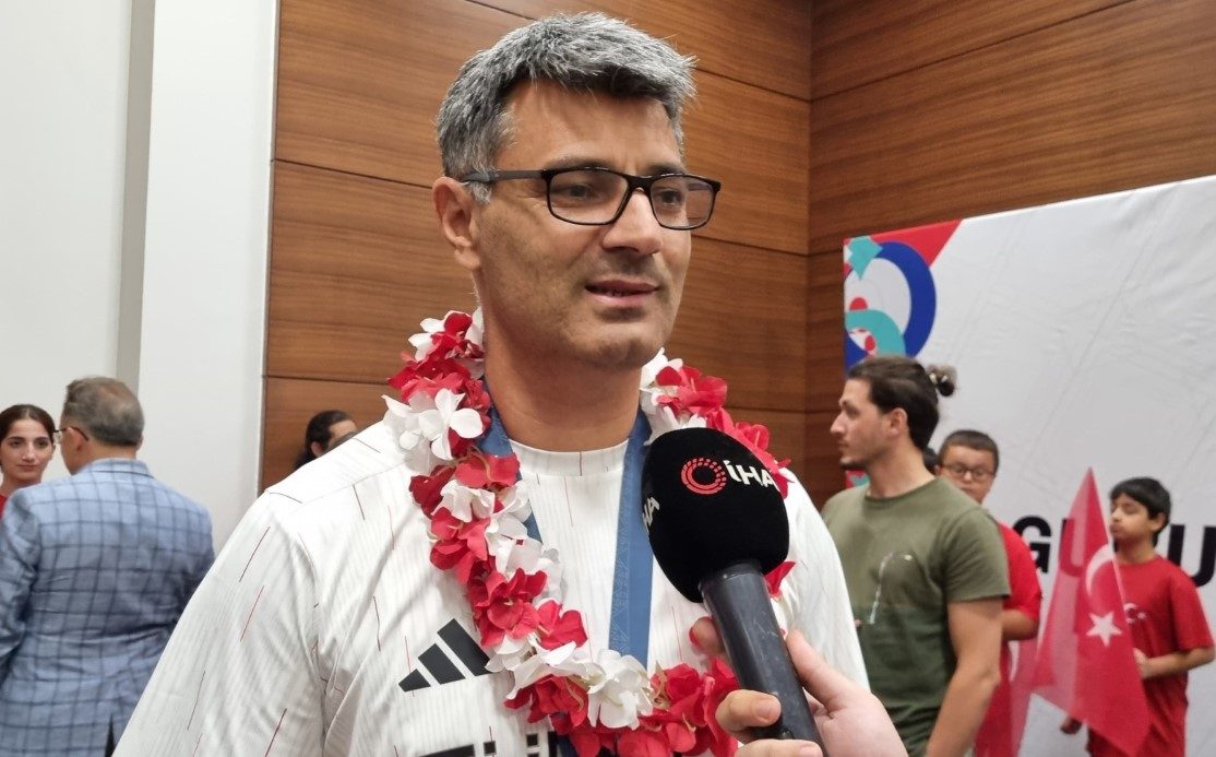 Silahımı Alanlar Dışında Madalyam Halkın