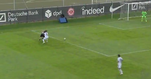 Ali Akman, Frankfurt'a ısınmaya başladı