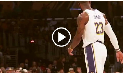 Kobe Bryant ve LeBron James son kez birbirlerine sarılıyor
